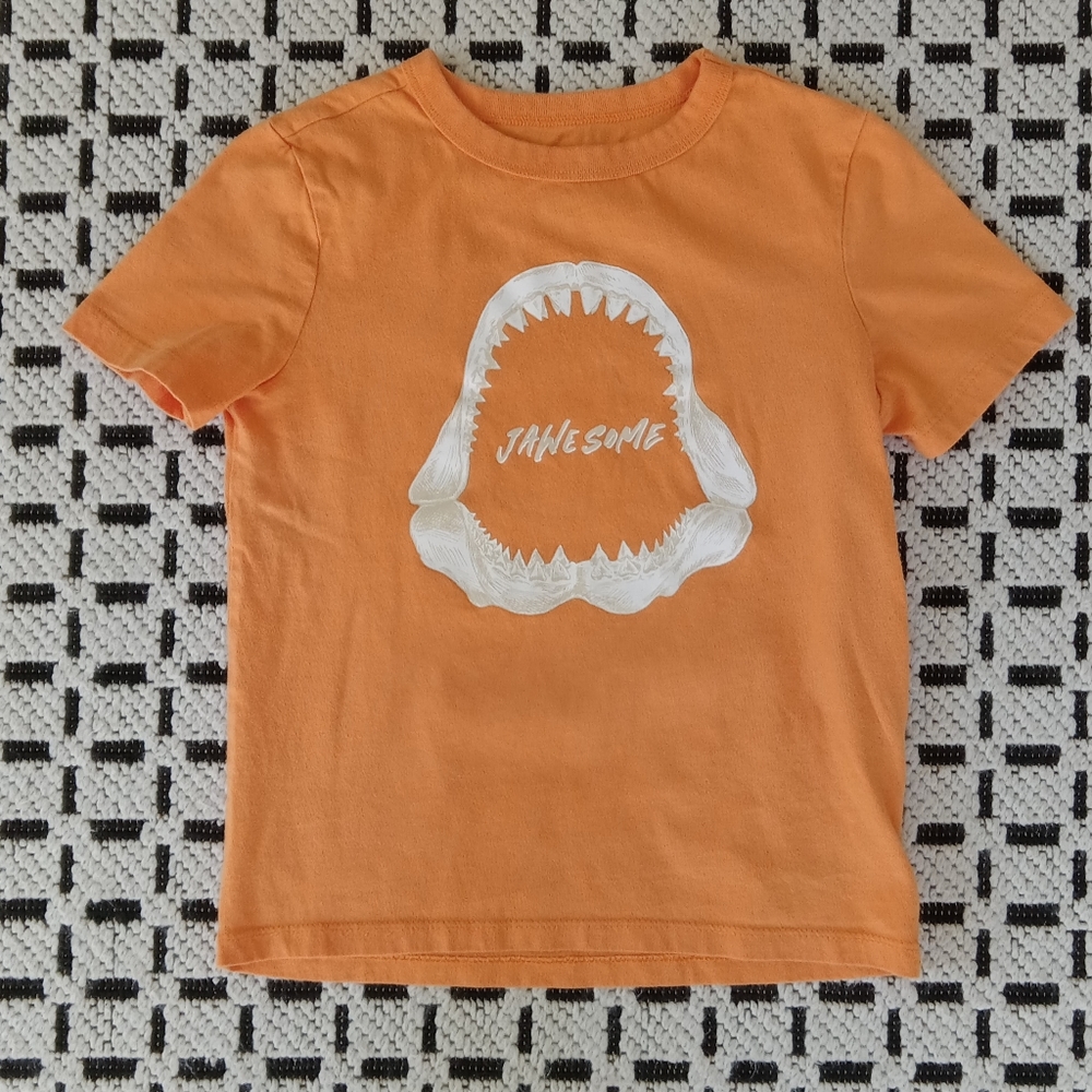 Gap Kids "Jawsome" Graphic Short Sleeve T-Shirt. Size S (6/7)